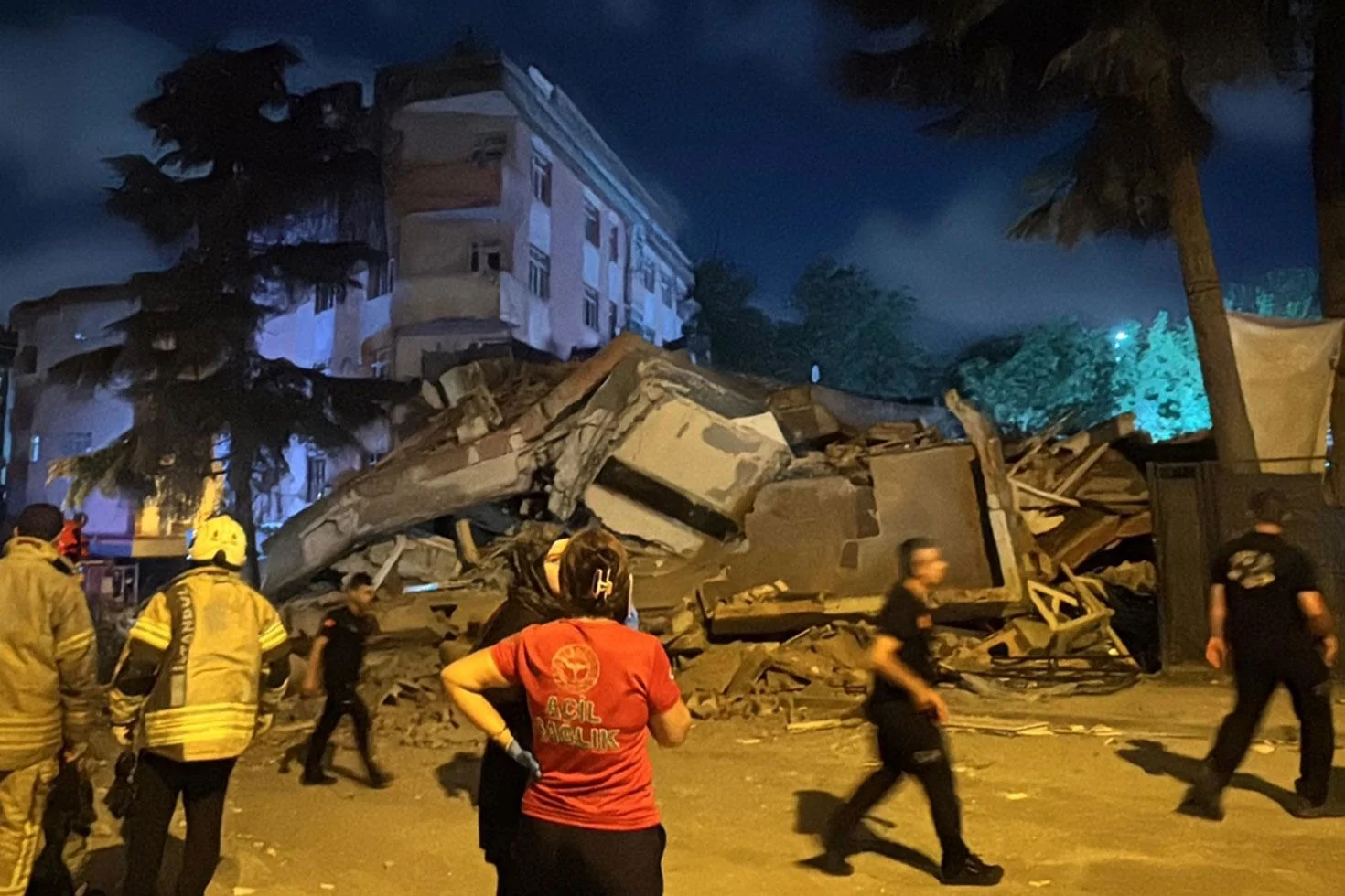 Bahçelievler’de 6 katlı bina çöktü