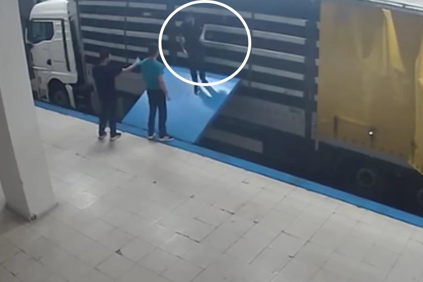 İstanbul’da suç örgütü operasyonu: Firari şüpheli tırın gizli bölmesinde yakalandı