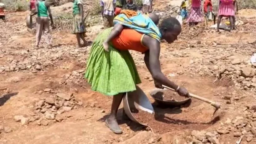 Kenya’da keçisini ararken altın buldu! Kazma küreği kapan bölgeye akın etti