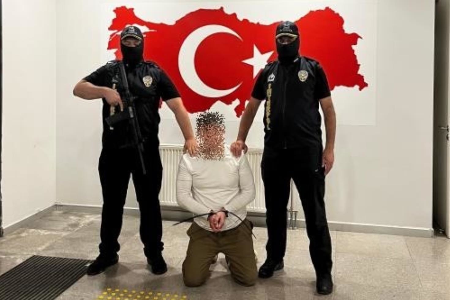 Kirmizi Bultenli Elebasini Sahte Bomba Ihbari Da Kurtaramadi 20146686 34 Jpg