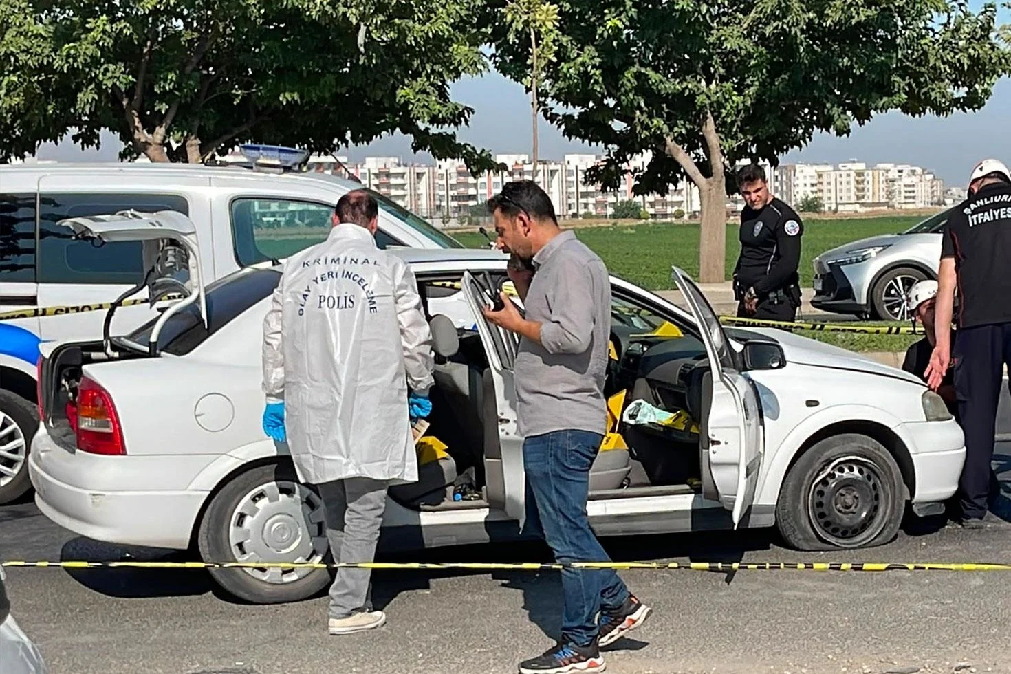 Kırmızı ışıkta kanlı pusu: 1 ölü, 2 yaralı