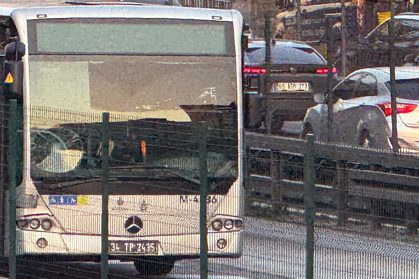 Şirinevler’de metrobüsün çarptığı kadın yaralandı