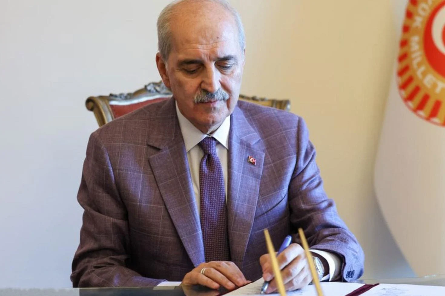 TBMM Başkanı Numan Kurtulmuş, çerçeve yasa teklifini imzaladı