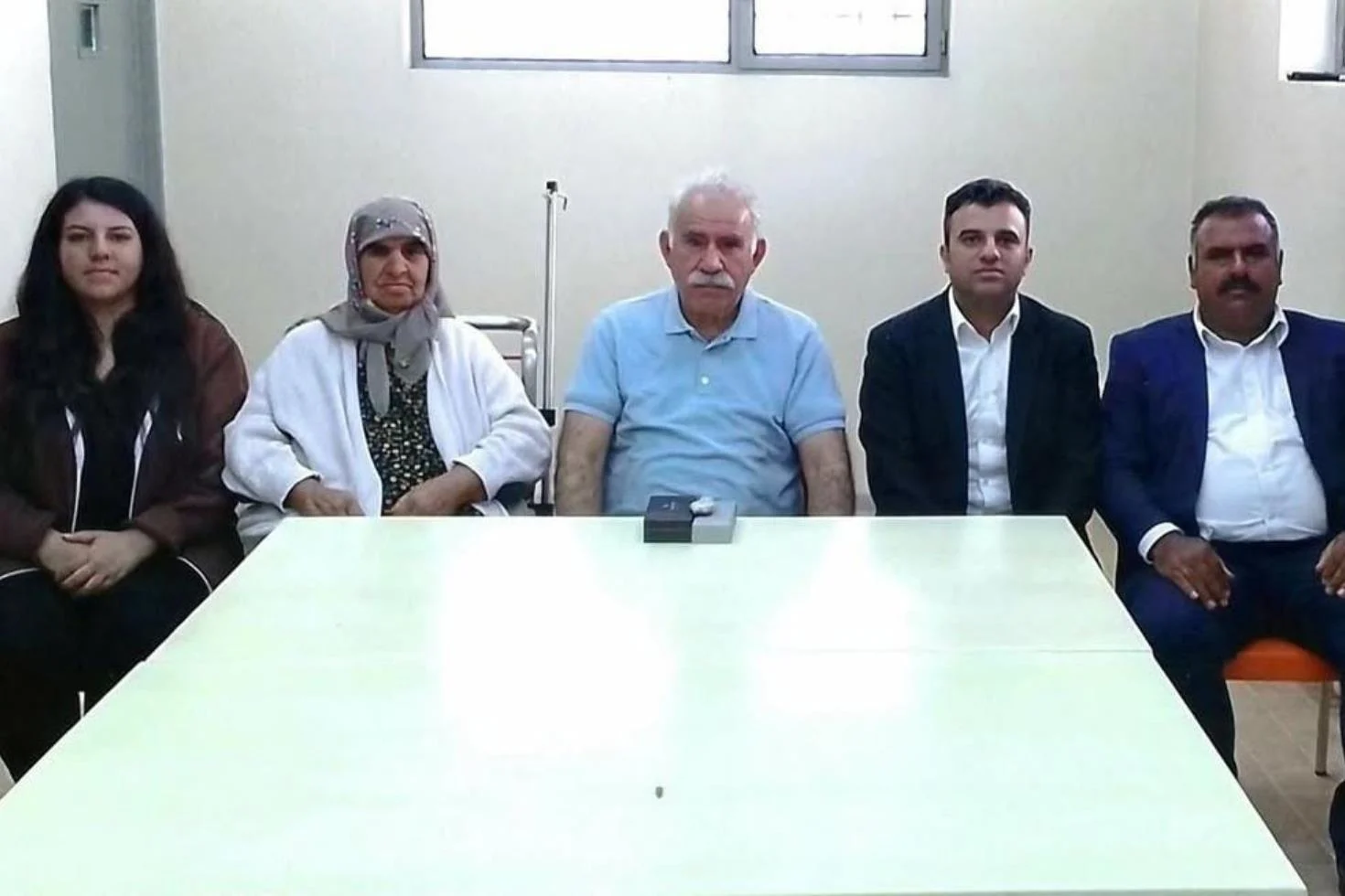Öcalan’ın ailesiyle çektirdiği fotoğraf paylaşıldı