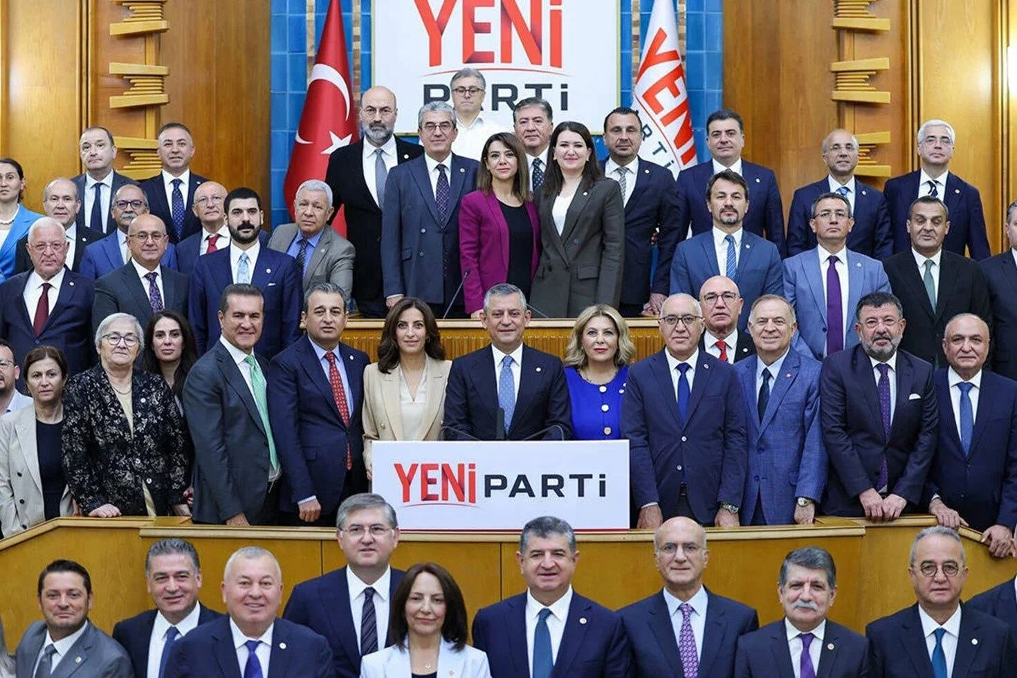 YENİ Partili vekillerden Özgür Özel’e destek bildirisi: Sımsıkı ve kol kola arkasındayız