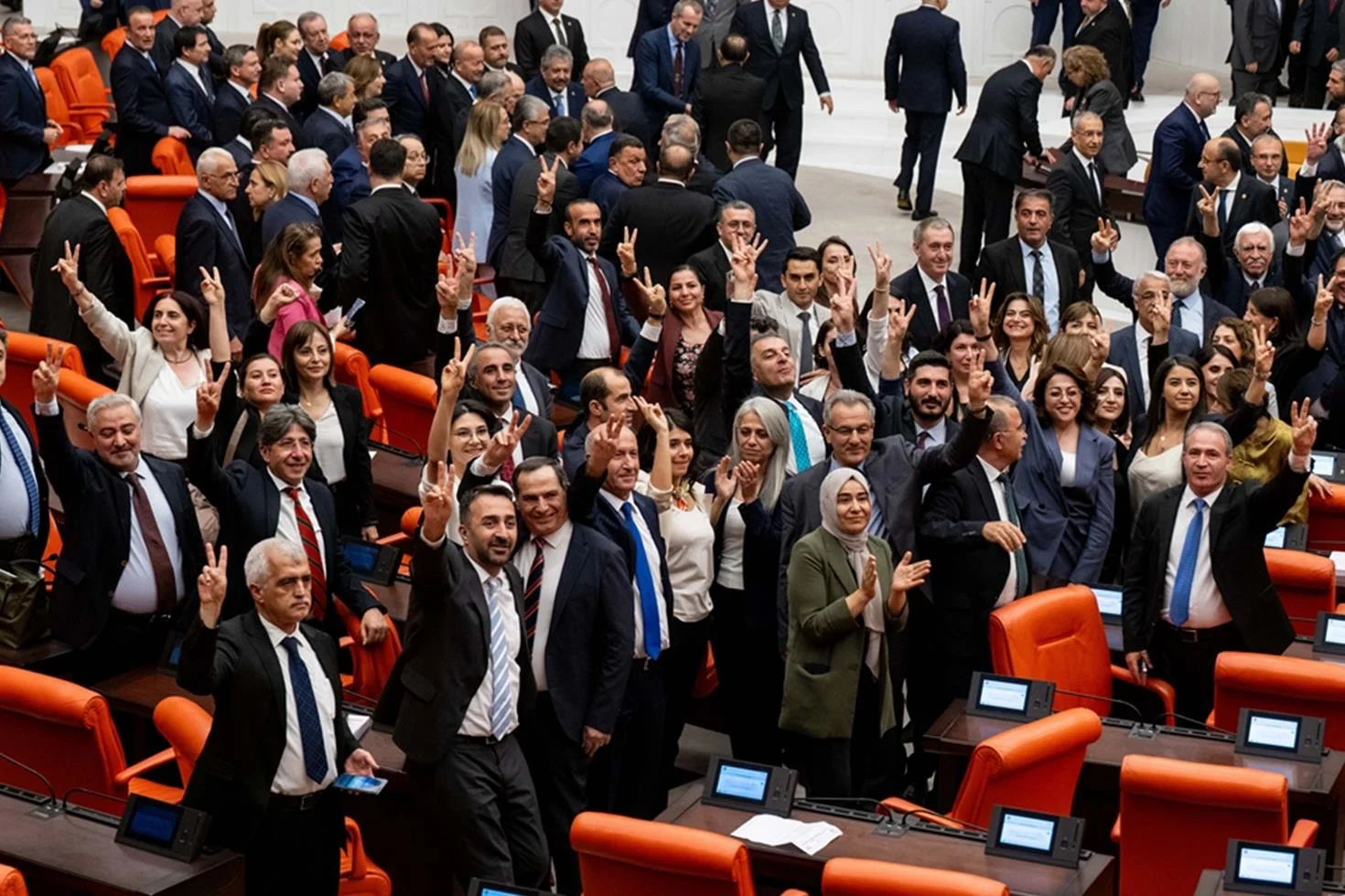 Oylamasinin Karnesi Belli Oldu Iste Parti Parti Kabul Ret Ve Fireler 20134319 51 Jpg