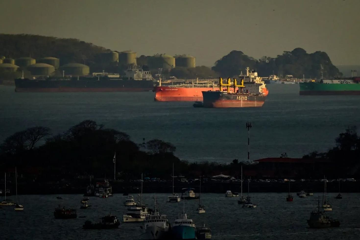 Panama bayraklı gemi Hindistan açıklarında battı