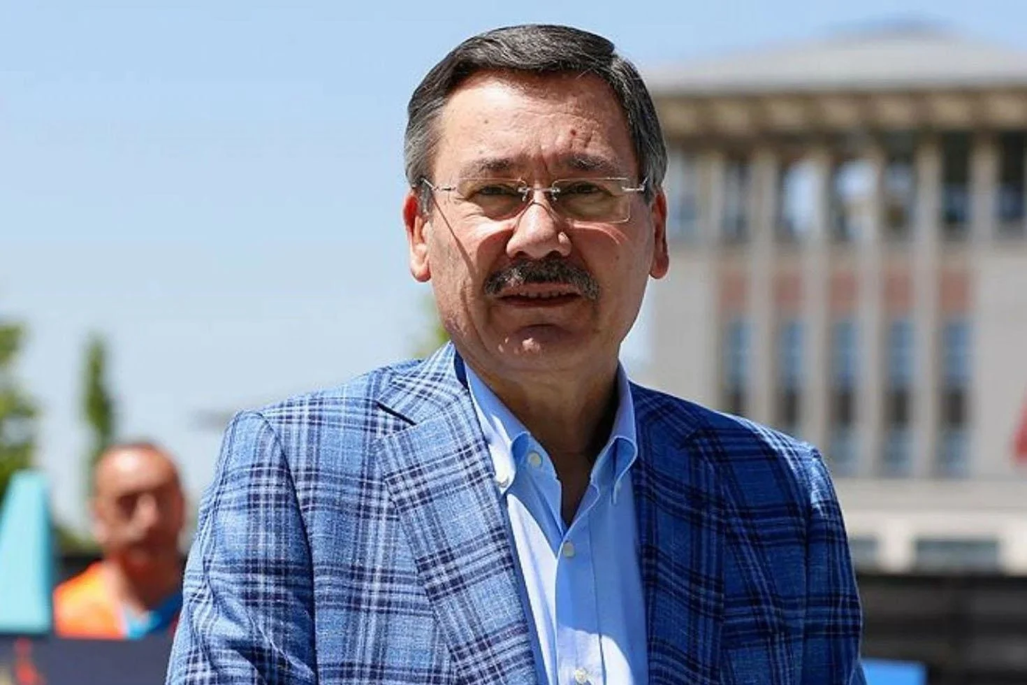 Düsseldorf’taki milyonluk bina mercek altında! Gökçek, Almanya’daki 18 daireyi anlattı