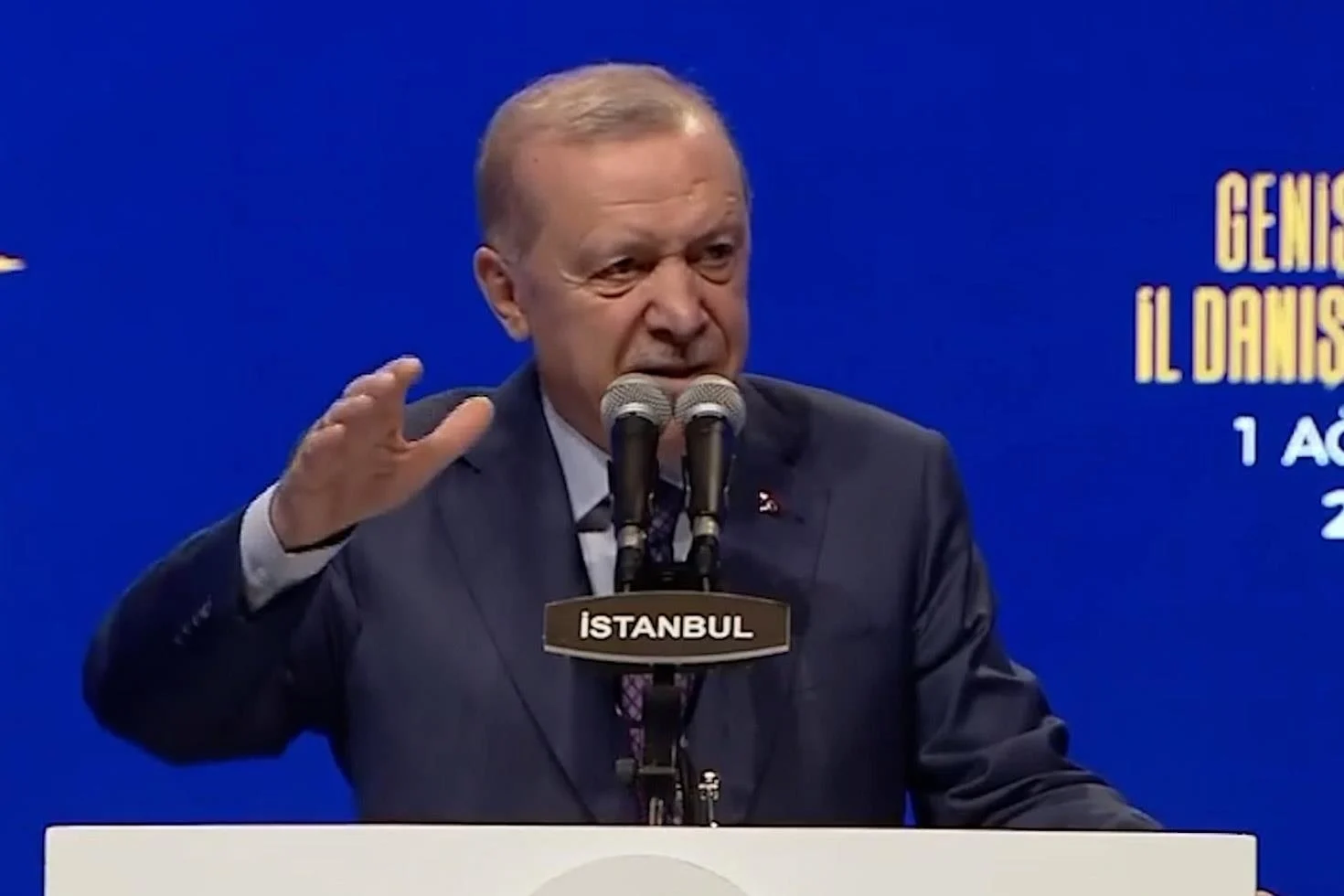AK Parti’ye yeni katılımlar olacak! Cumhurbaşkanı Erdoğan, sahneden iddiaları doğruladı