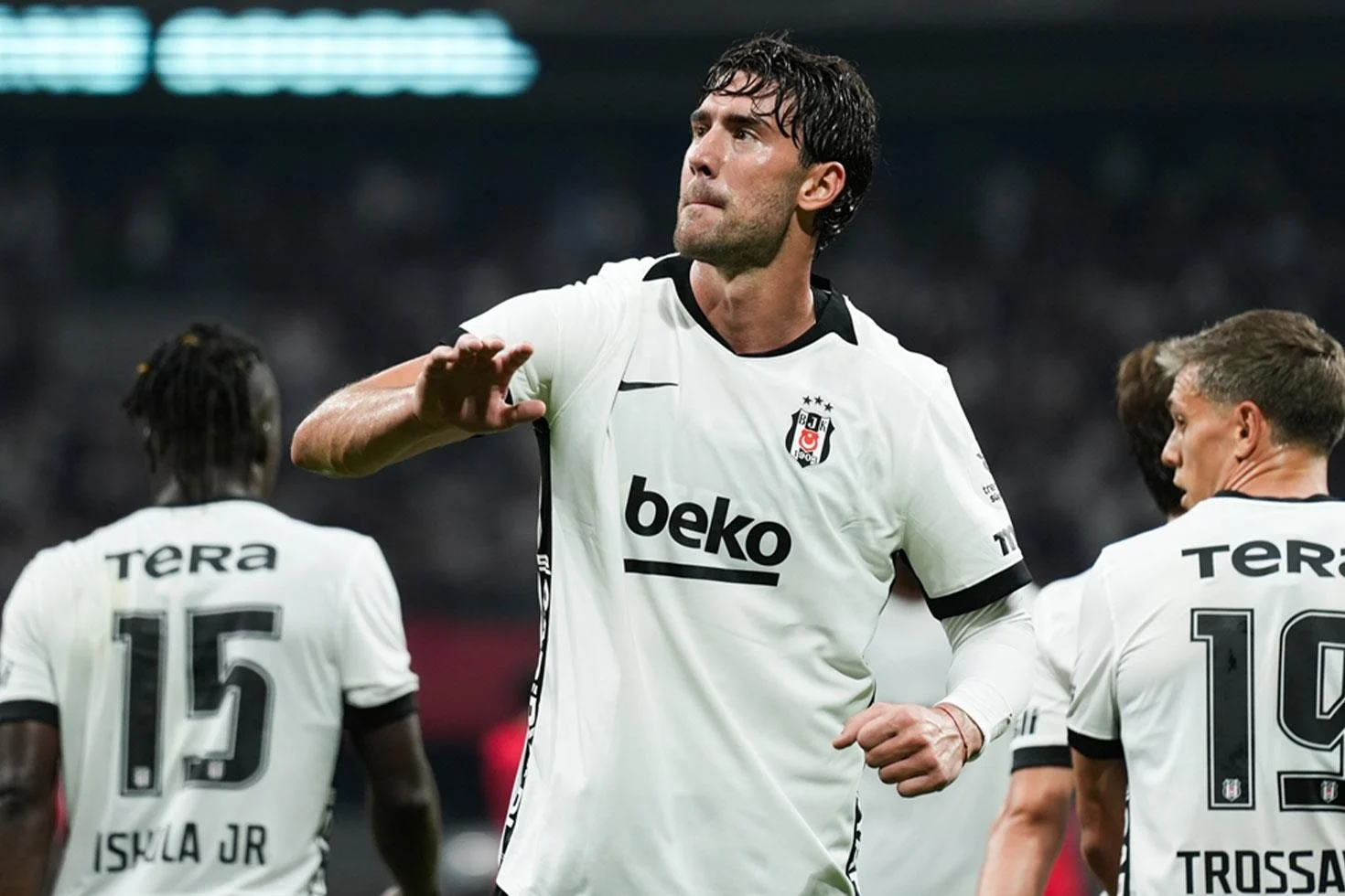 Vlahovic’i tutabilene aşk olsun! Dolmabahçe’de şov yaptı