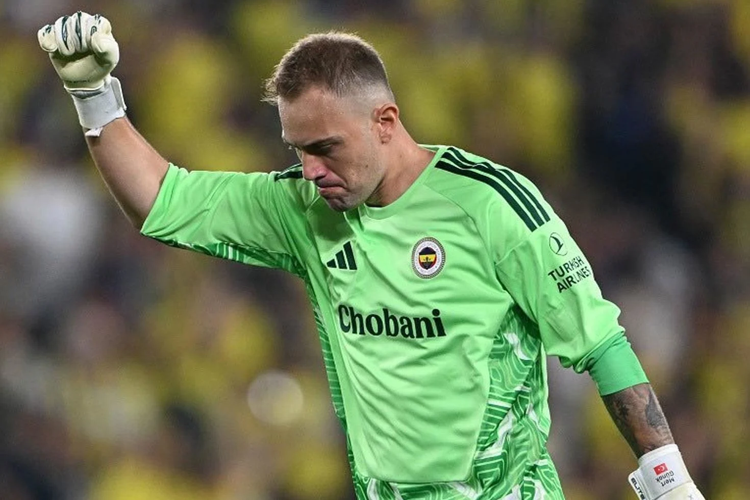 Fenerbahçe’ye Mert Günok’tan kötü haber! Kaleyi Tarık Çetin koruyacak