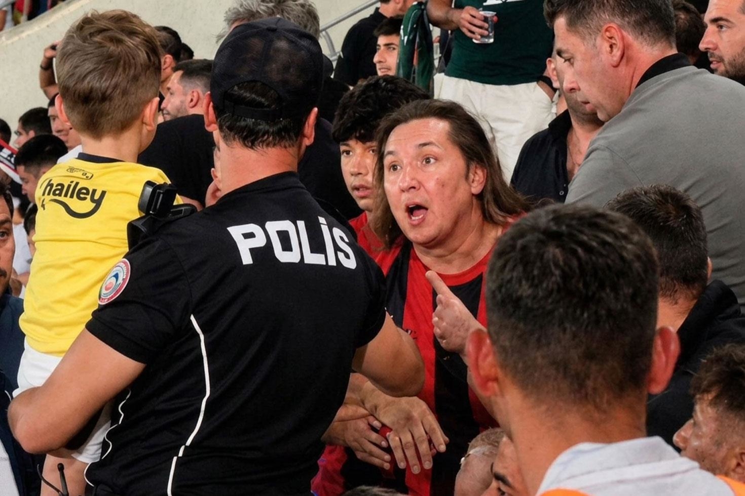 Çorum FK’den forması çıkarılmaya çalışılan Fenerbahçeli çocuğa anlamlı destek