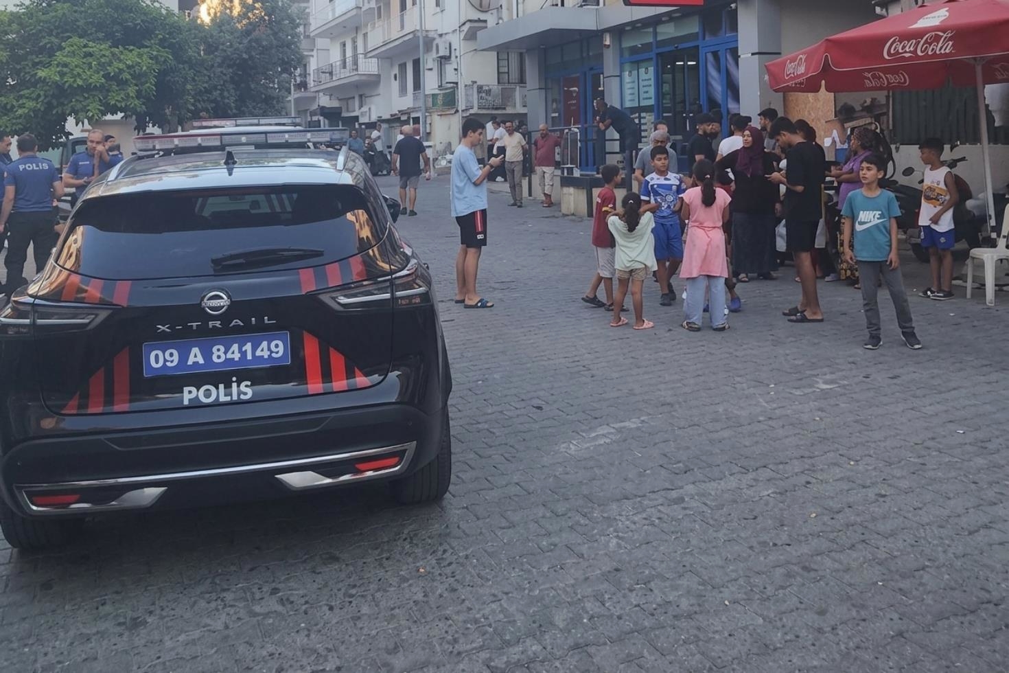 Kuşadası’nda pompalı dehşeti! Telefon kavgası sokağa taştı, küçük çocuk vuruldu