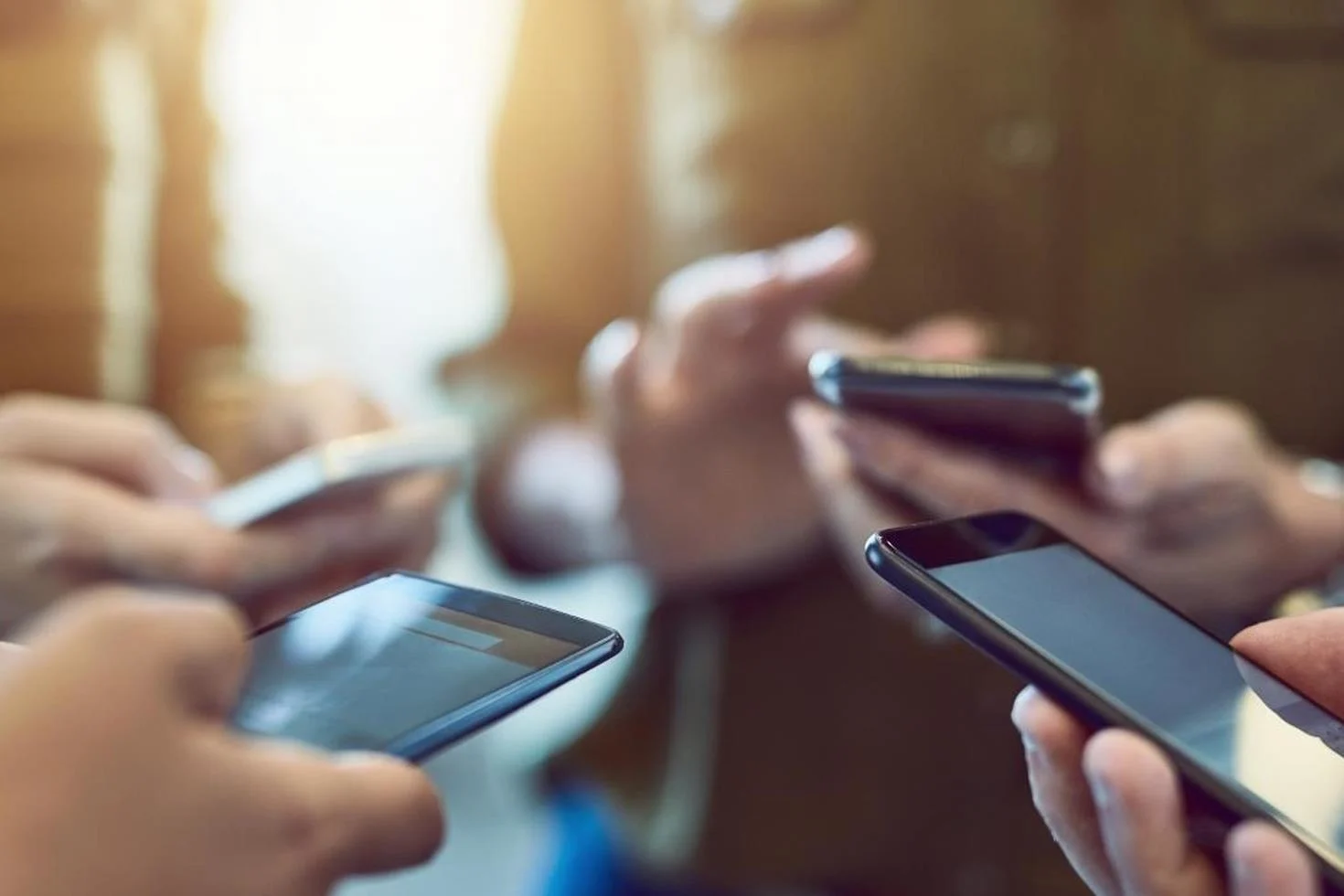 Telefon piyasasında dengeler değişiyor! Dev markalardan beklenmedik hamle