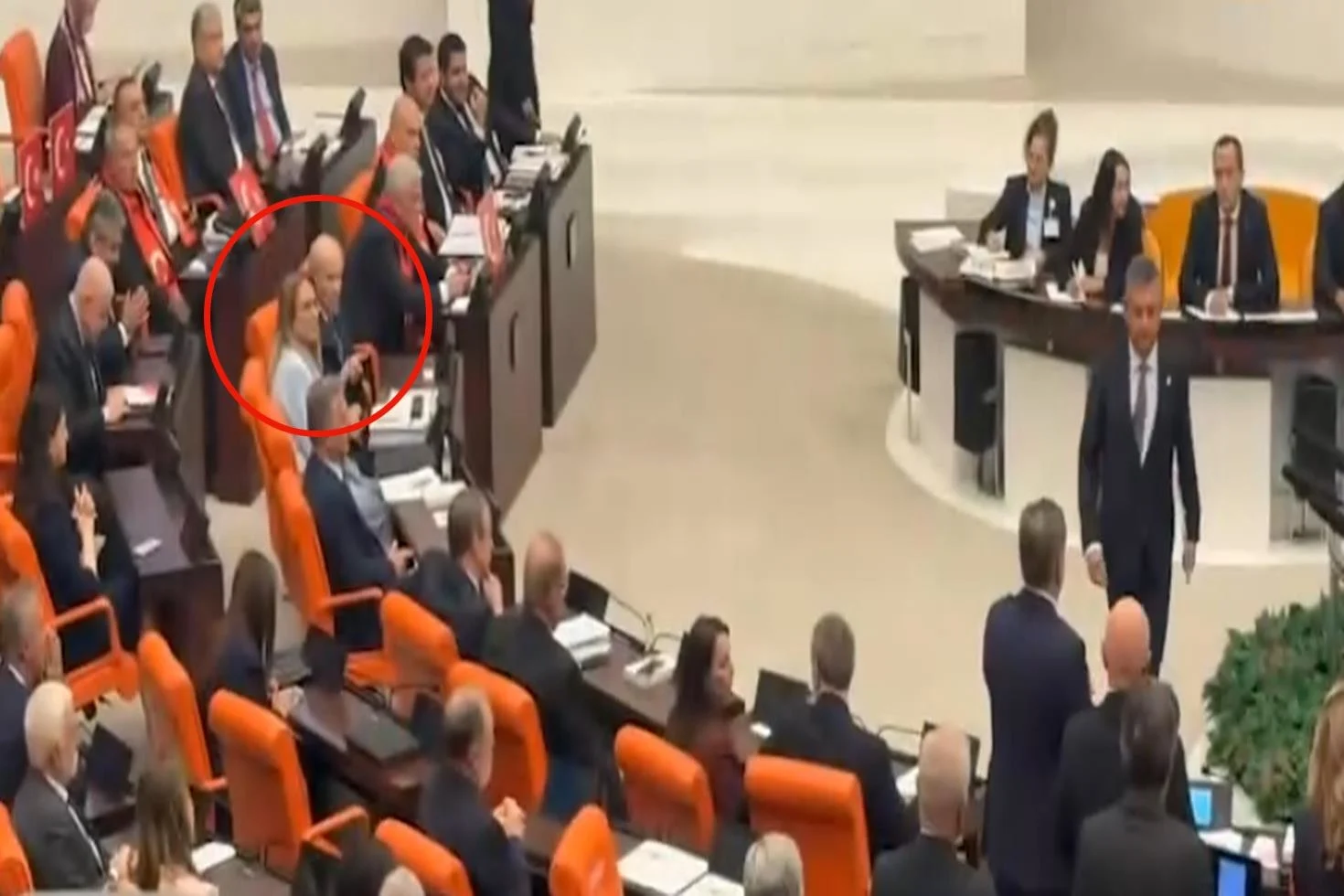 TBMM’de “Terörsüz Türkiye” için büyük uzlaşı: Bahçeli, Özgür Özel’in konuşmasını alkışladı