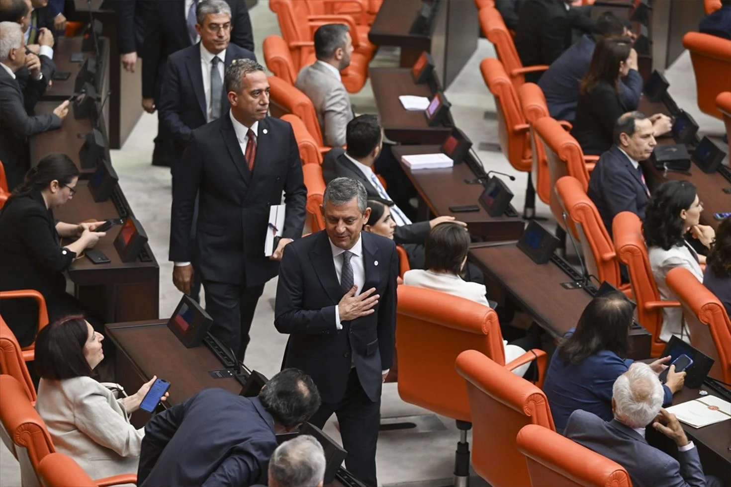 “Terörsüz Türkiye” yasasında oy dağılımı belli oldu: En büyük çatlak Yeni Parti’de
