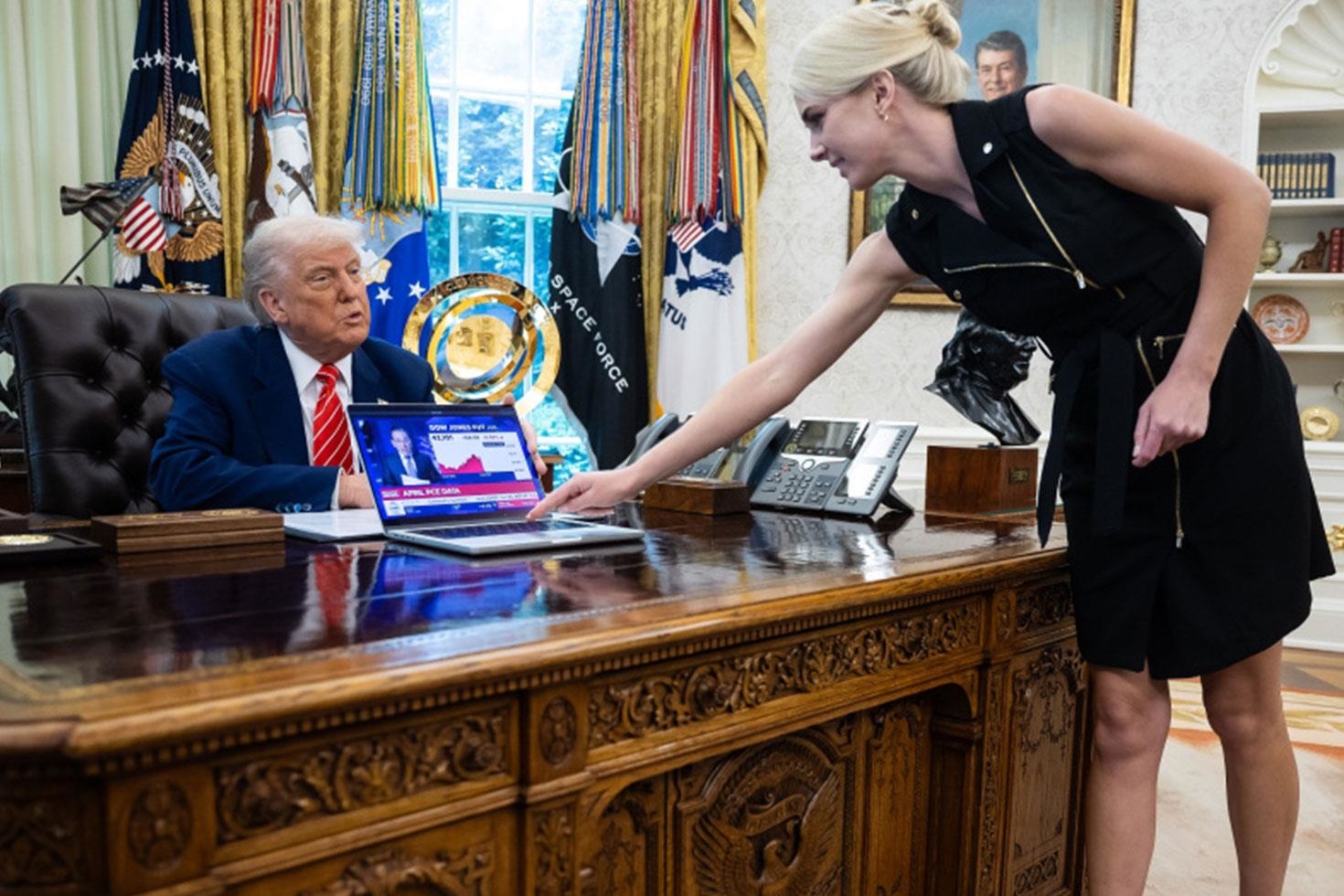 Beyaz Saray’ı karıştıran dedikodu: Donald Trump ile asistanı Natalie Harp arasında aşk iddiası