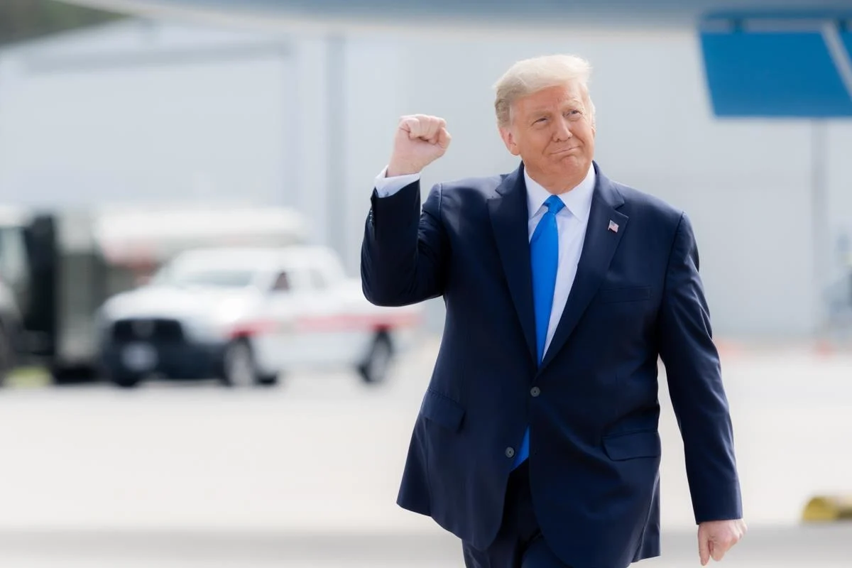 Trump’tan olay paylaşım: Sahte Newsweek kapağında zafer pozu verdi