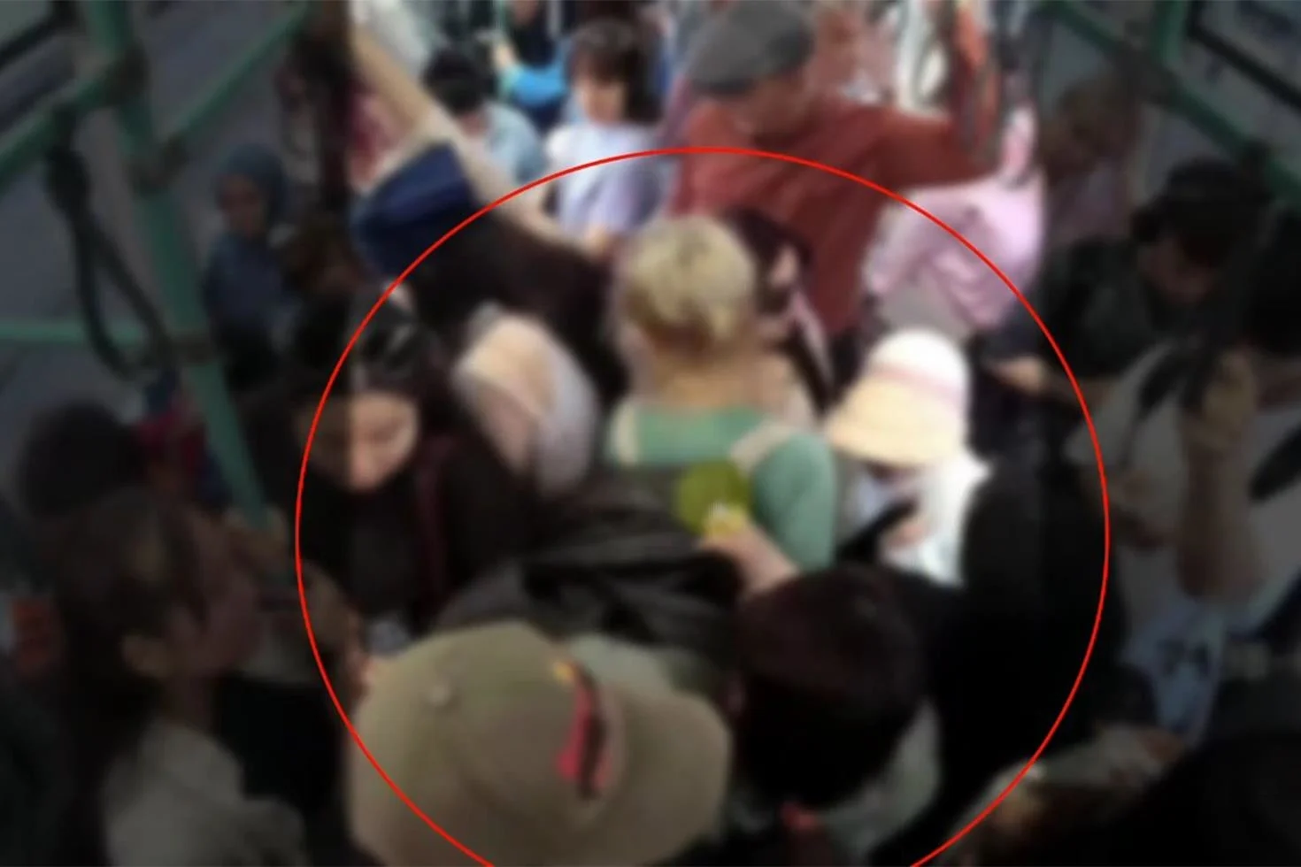 Turistleri hedef alan yankesicilik çetesi çökertildi: 20 gözaltı