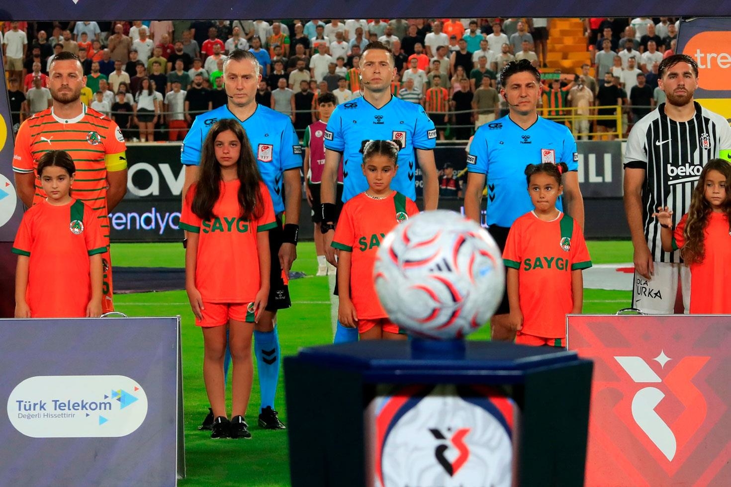 Alanyaspor-Beşiktaş maçını yöneten hakemlere suç duyurusu