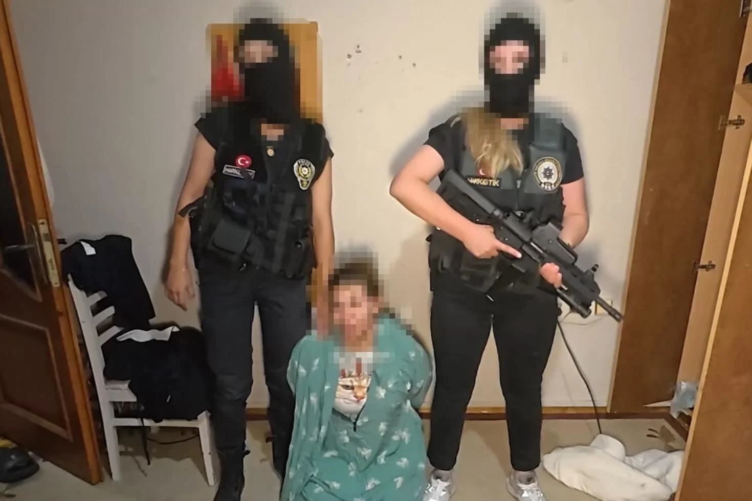Ulkesi Kirmizi Bultenle Ariyordu Turk Polisi Bakin Nerede Yakaladi 20156887 22 Jpg