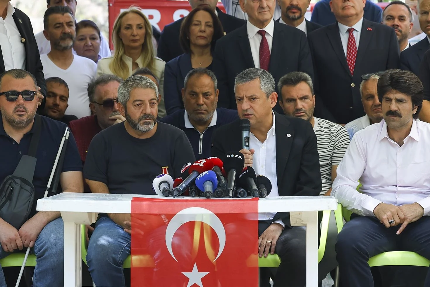 Özgür Özel ilk kez açıkladı: Çerçeve yasayı imzalamadık