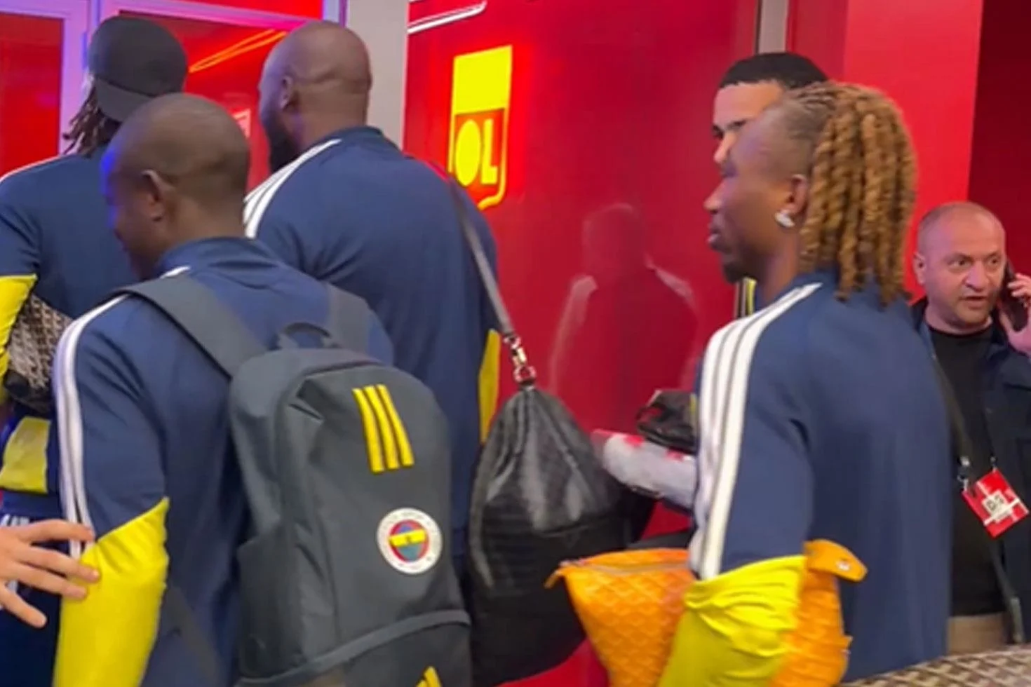 N’Golo Kante yine taraftarı mest etti