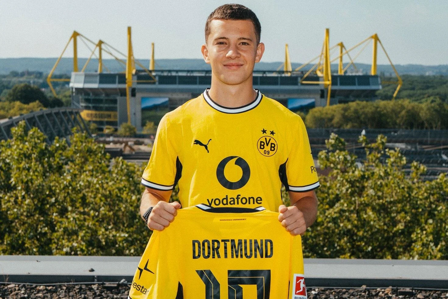 Dortmund’dan 18 yaşındaki yıldıza servet! Çuval çuval para verip formayı giydirdiler