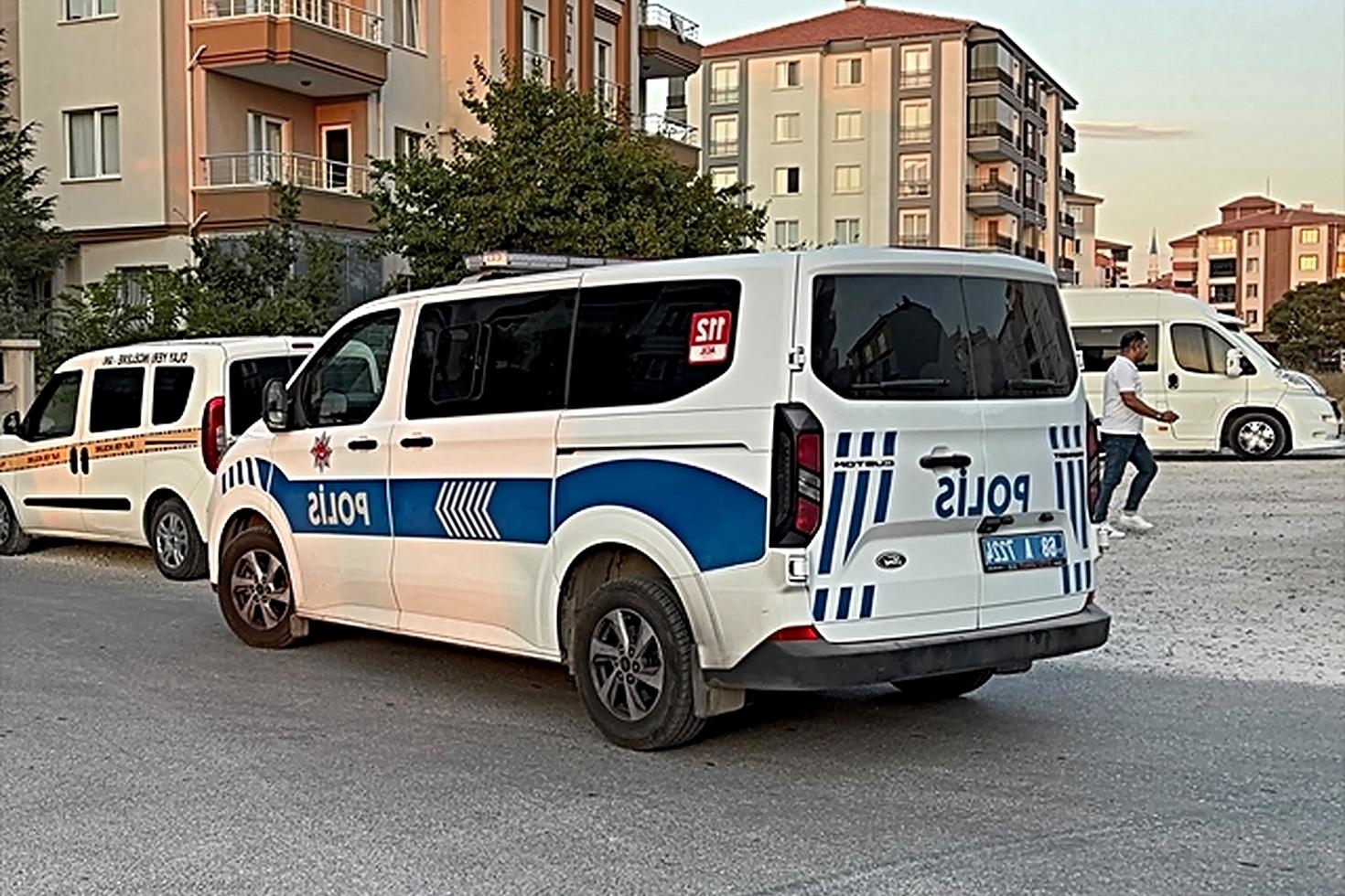 Aksaray’da 5. katın penceresinden düşen 18 yaşındaki kız öldü