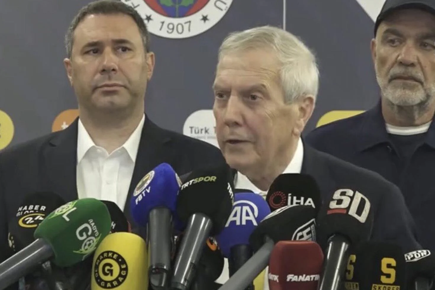 Aziz Yıldırım’dan derbi sonrası olay sözler: Gerekirse ligleri 1 yıl ertelesinler