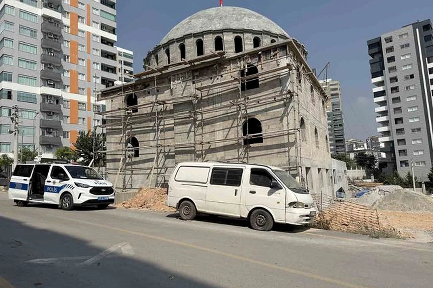 Bekçi, cami inşaatında ölü bulundu