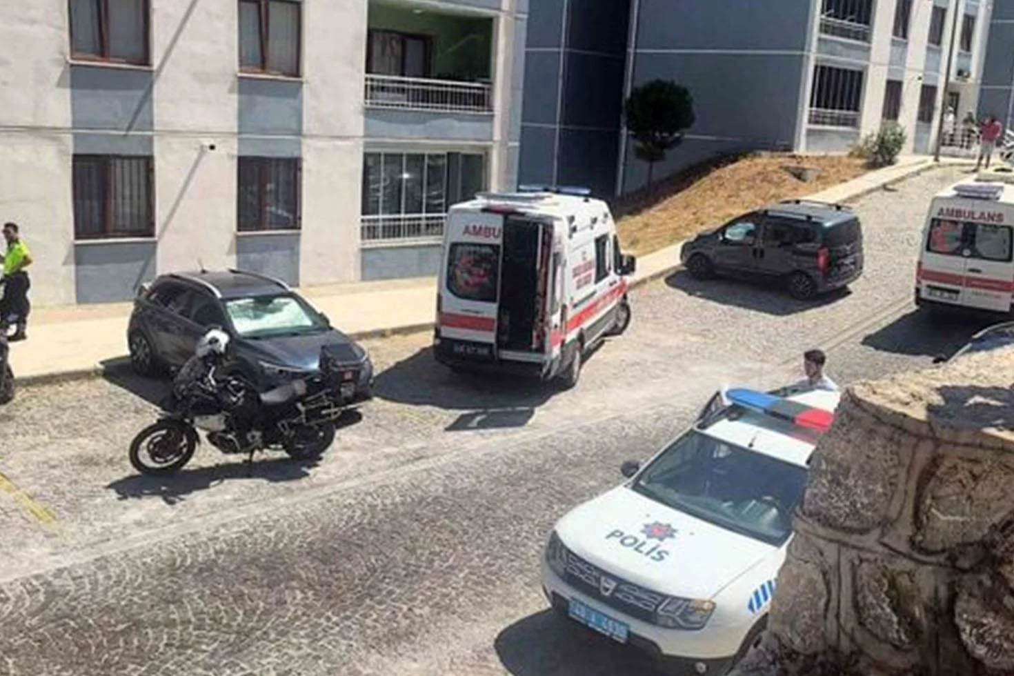Zili çaldılar açan olmadı! Balkondan girdikleri evde korkunç manzara