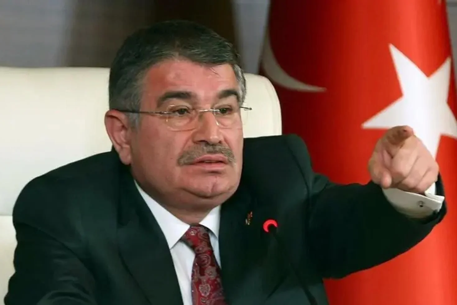 “Belaruslu kadınlarla fuhuş” skandalı soruldu! İdris Naim Şahin’den çarpıcı yanıt