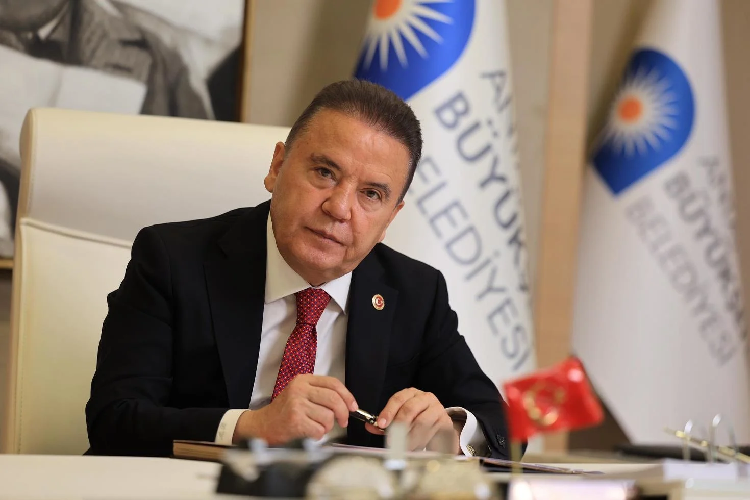 Muhittin Böcek cezaevinden mektup yazdı: Kılıçdaroğlu’na “Genel Başkanımız” dedi, Özgür Özel’i sadece adıyla andı