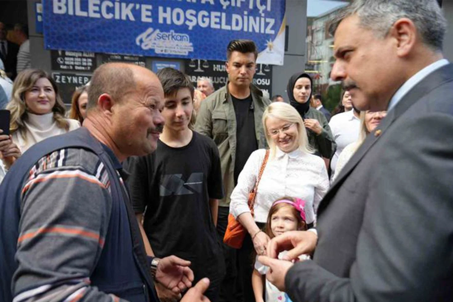Cin Fatihten Bakan Ciftciye Dikkat Ceken Hediye 20207632 32 Jpg