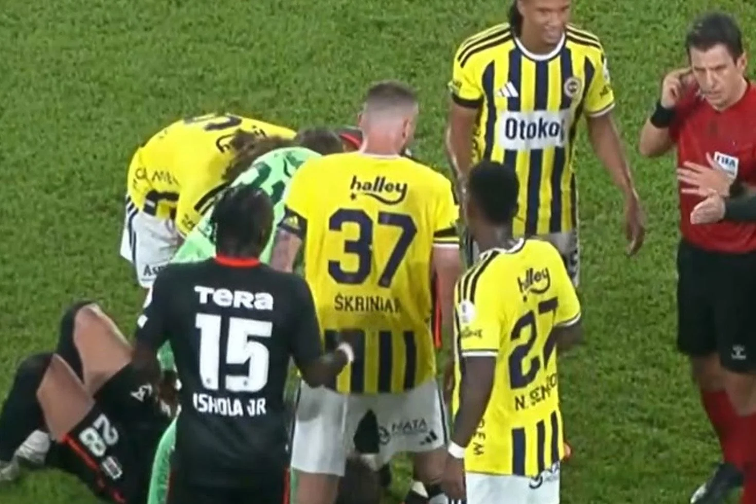 Derbide ortalık karıştı! Skriniar ile Vlahovic birbirine girdi