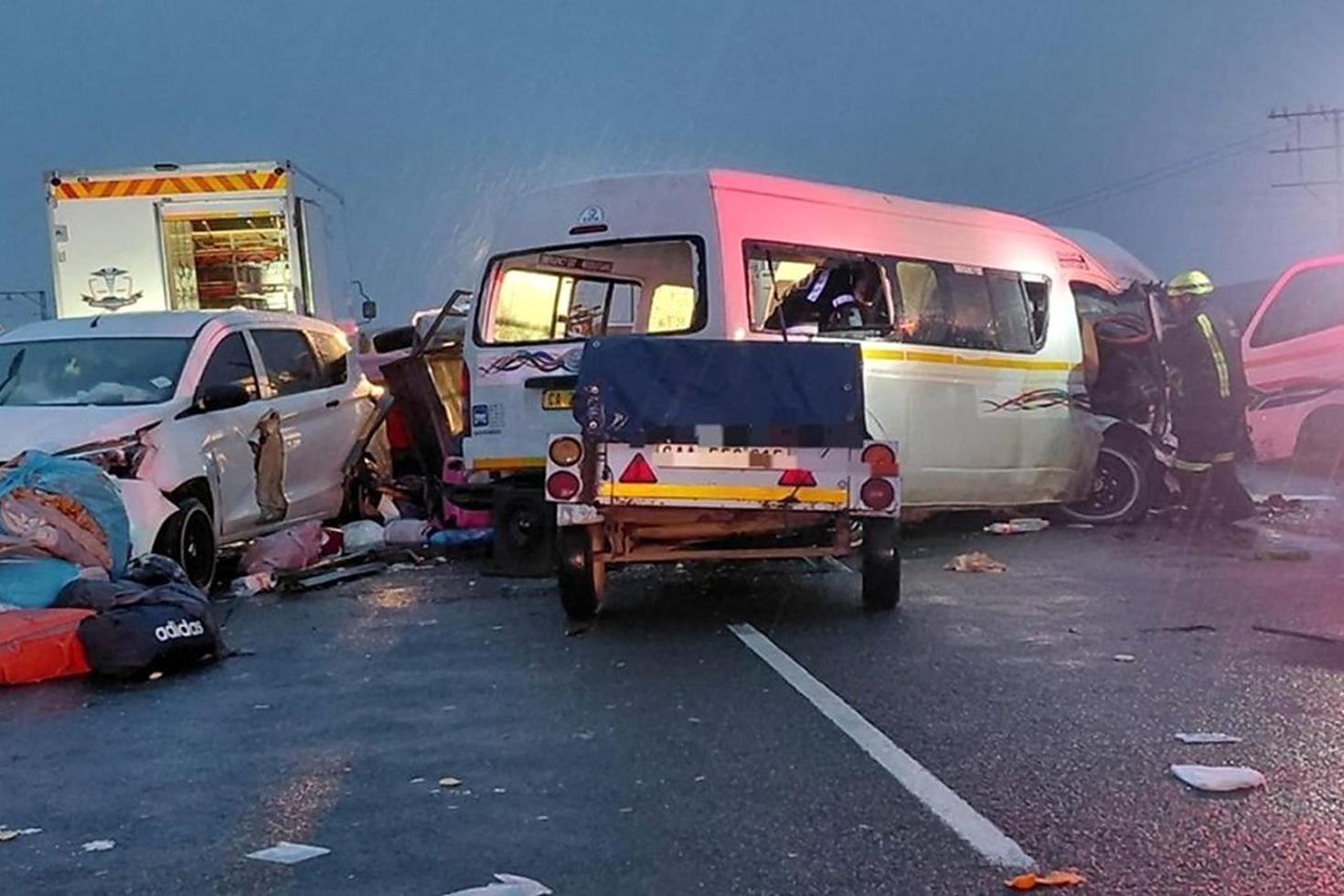 Güney Afrika’da zincirleme trafik kazası! 21 kişi hayatını kaybetti
