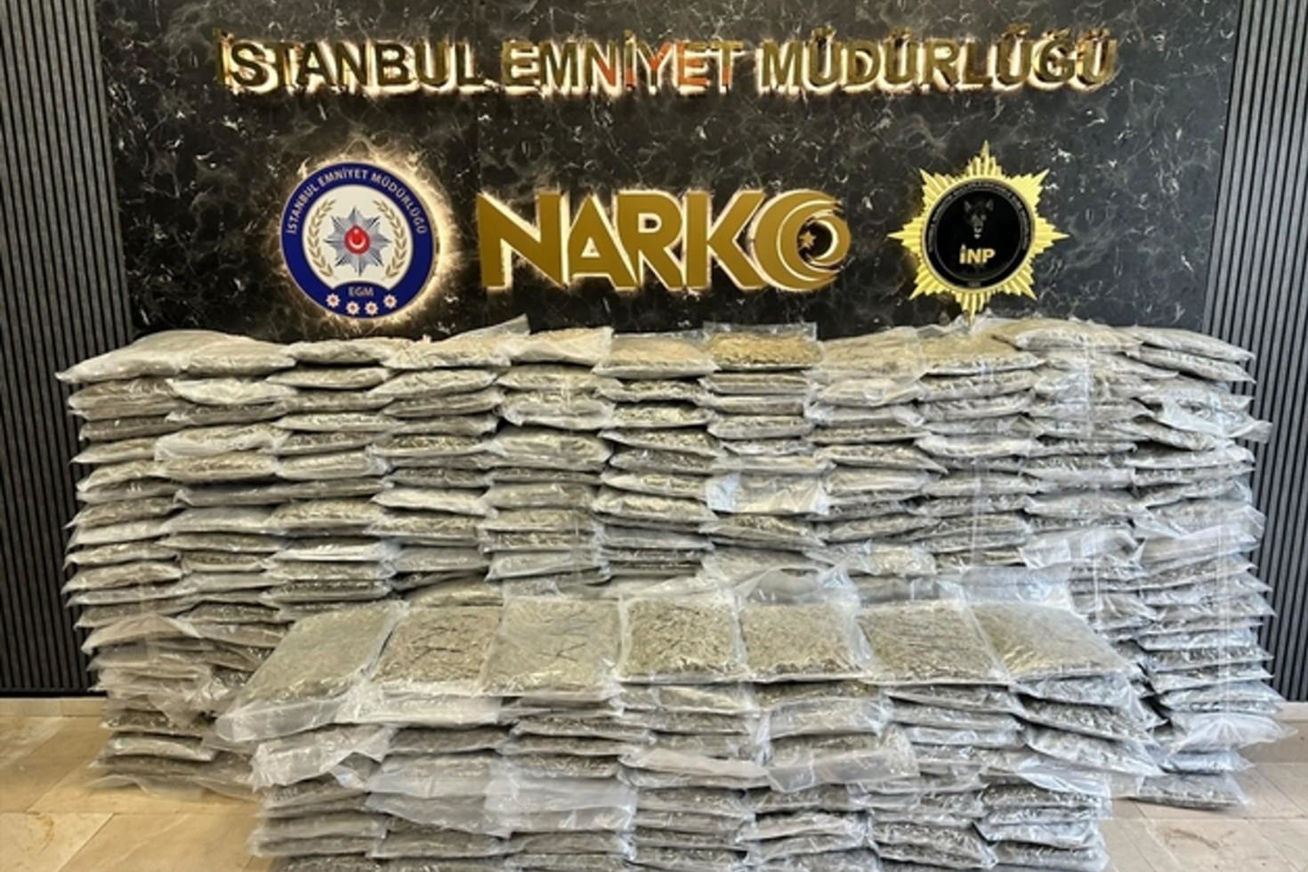 Beykoz’da iki araca operasyon: 409 kilo skunk ele geçirildi, 3 zanlı yakalandı