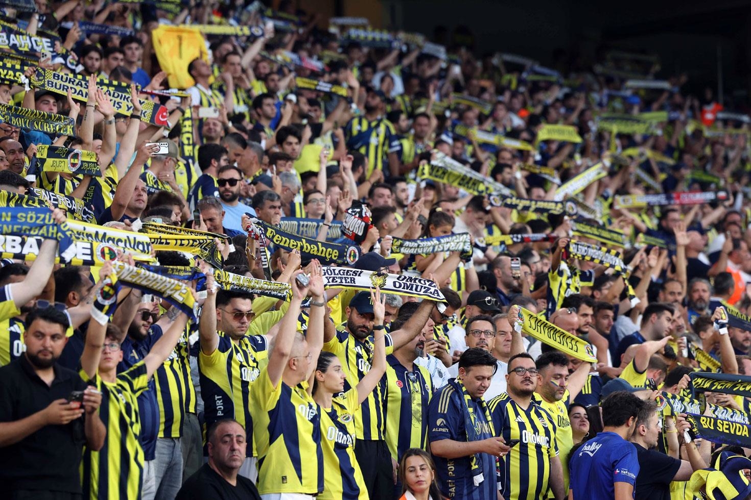 Fenerbahçe’den resmi açıklama: İsmail Kartal’a şişe atan taraftar bulundu! İşte cezası