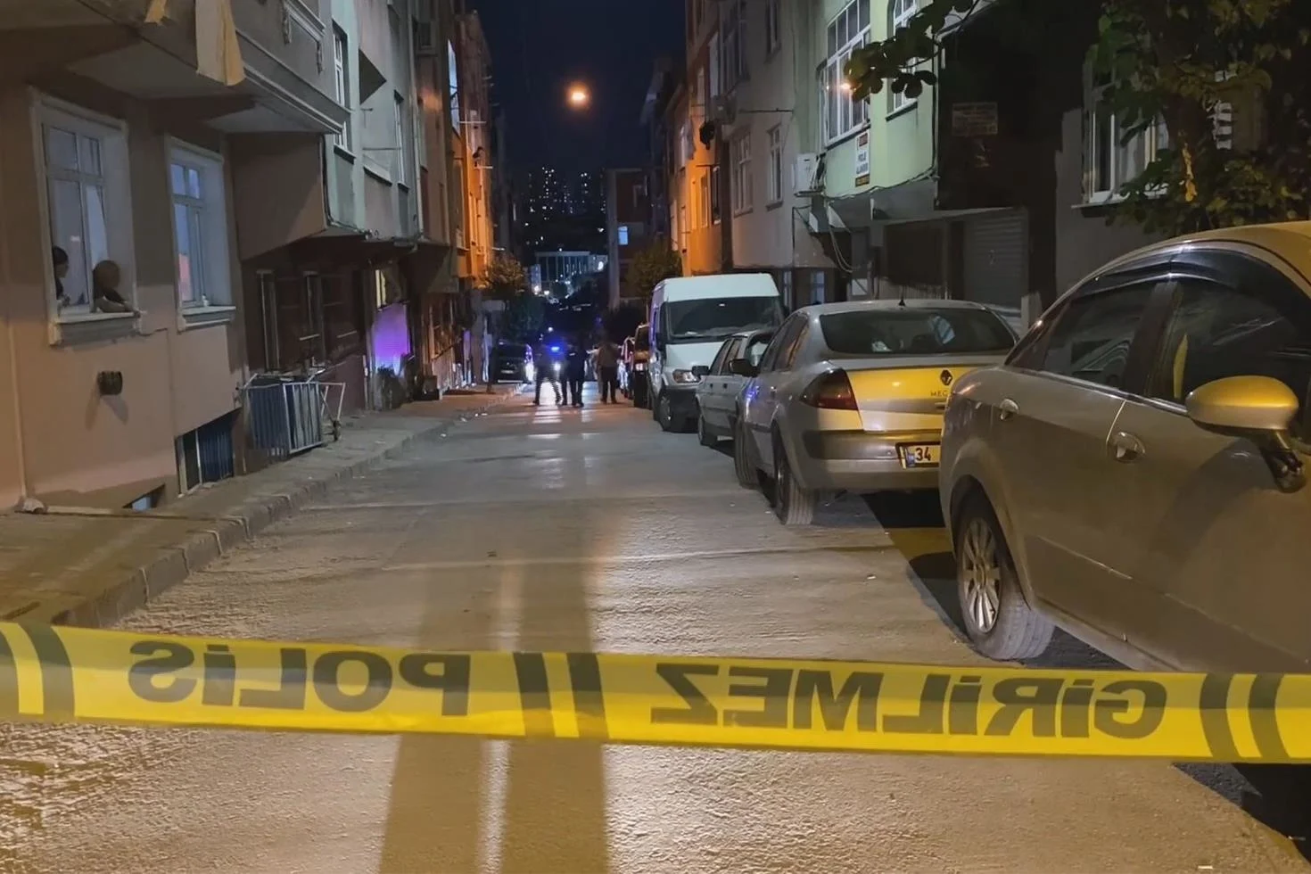 Esenler’de, evde çıkan tartışmada silahlı saldırgan dehşet saçtı: 3 ağır yaralı var