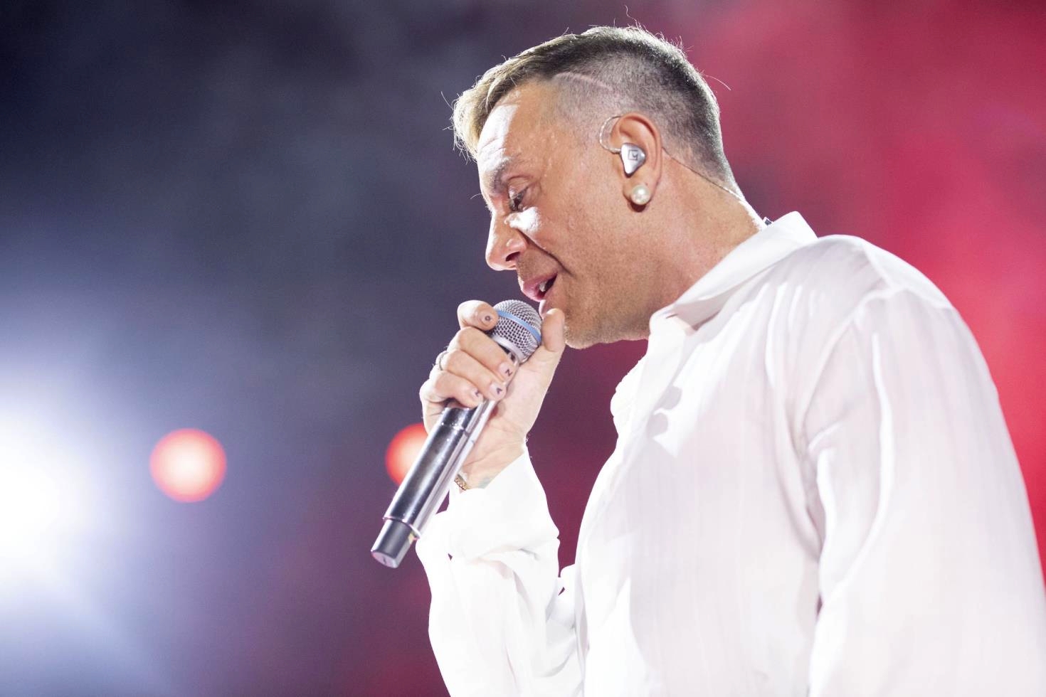 Komsuda Unlu Sarkicinin Olumunde Sok Iddia Doktorlar Gozaltinda 20227544 48 Jpg