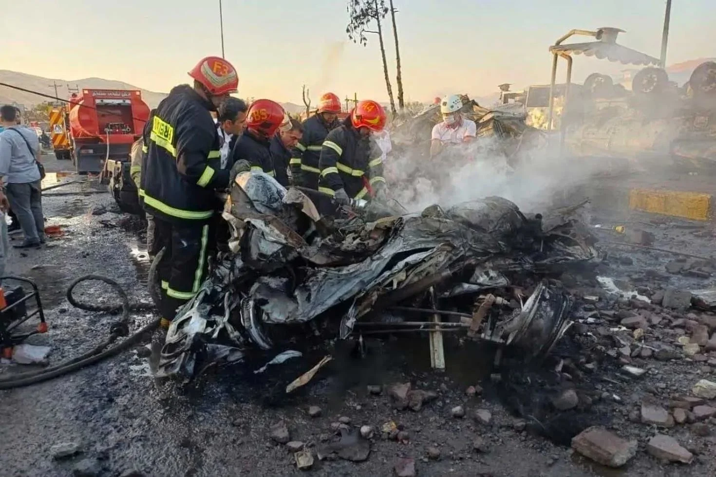İran’da zincirleme kazada yakıt tankeri patladı, 11 kişi hayatını kaybetti
