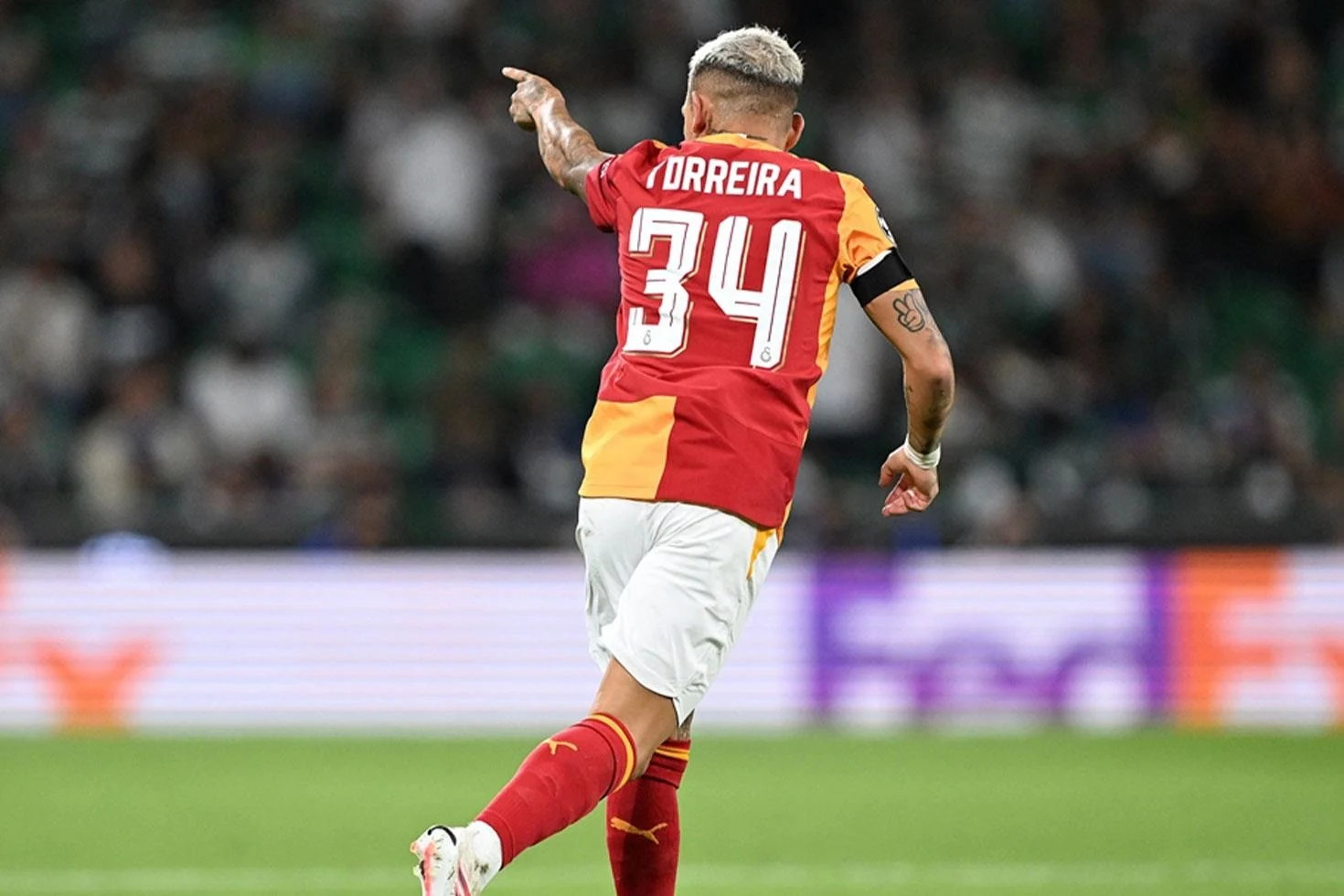 Lucas Torreira’dan tarihi gol