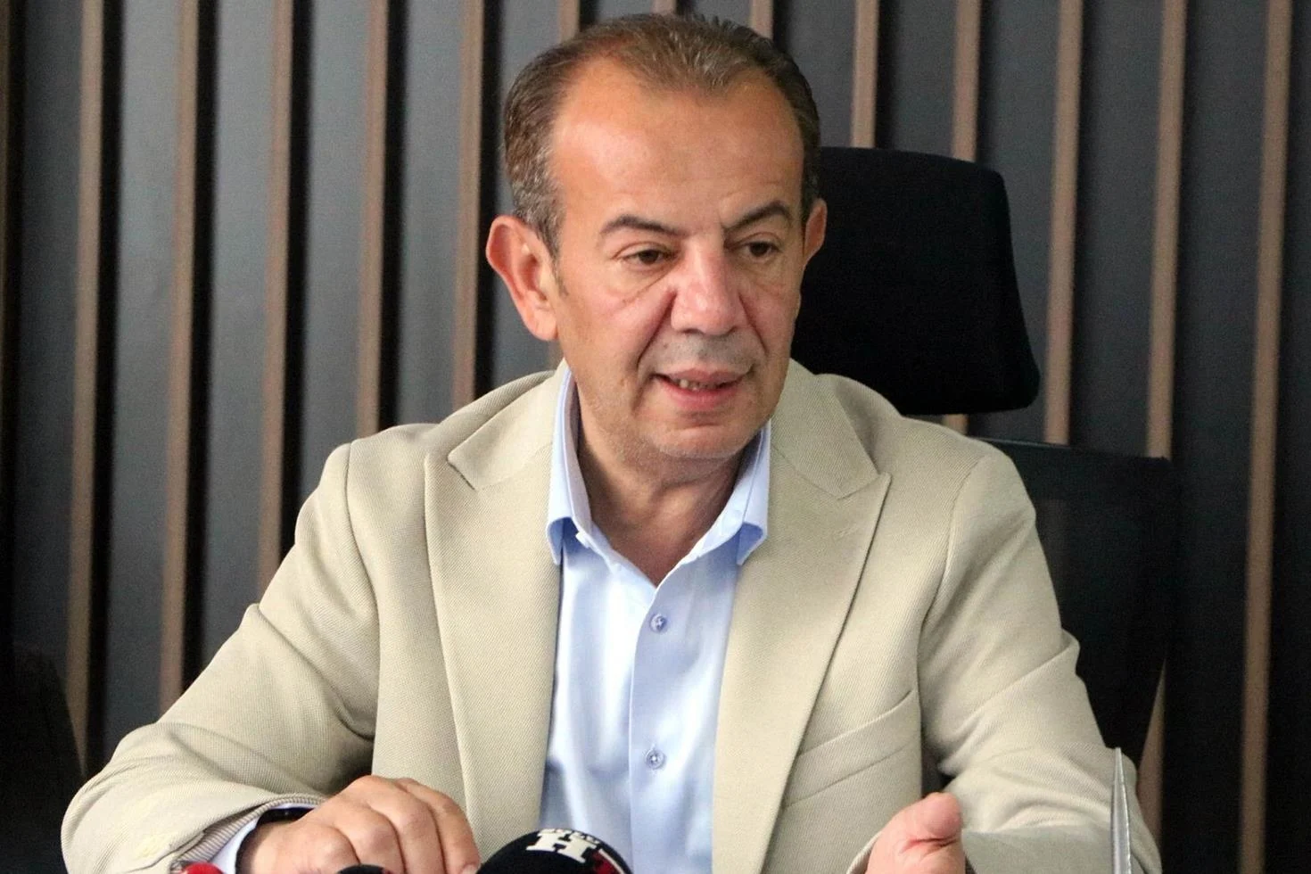 Bolu’da ‘rüşvet’ soruşturmasında beyan veren Tanju Özcan fenalaşarak bayıldı