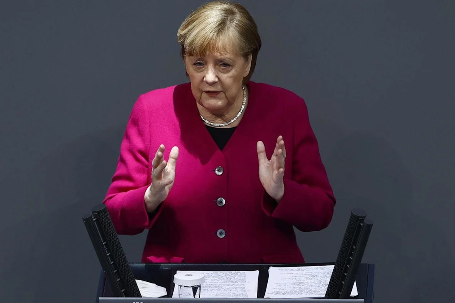 Almanya’daki seçim sonucu Merkel’i sarstı: Kalbim kan ağlıyor