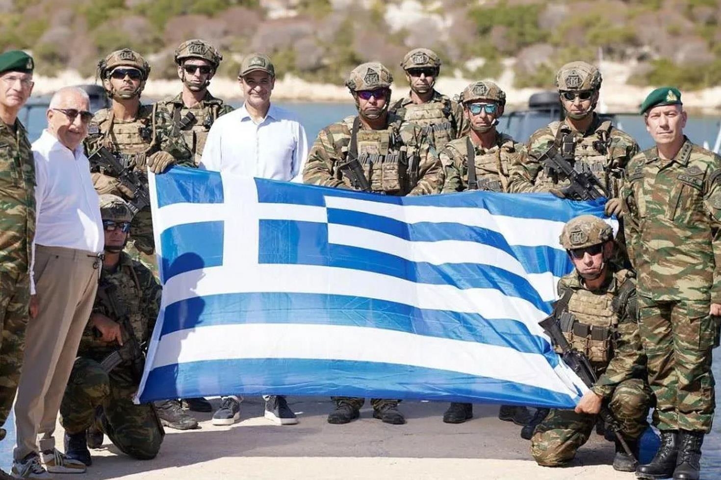 Bu mesaj kime? Miçotakis’ten provokatif Meis ziyareti