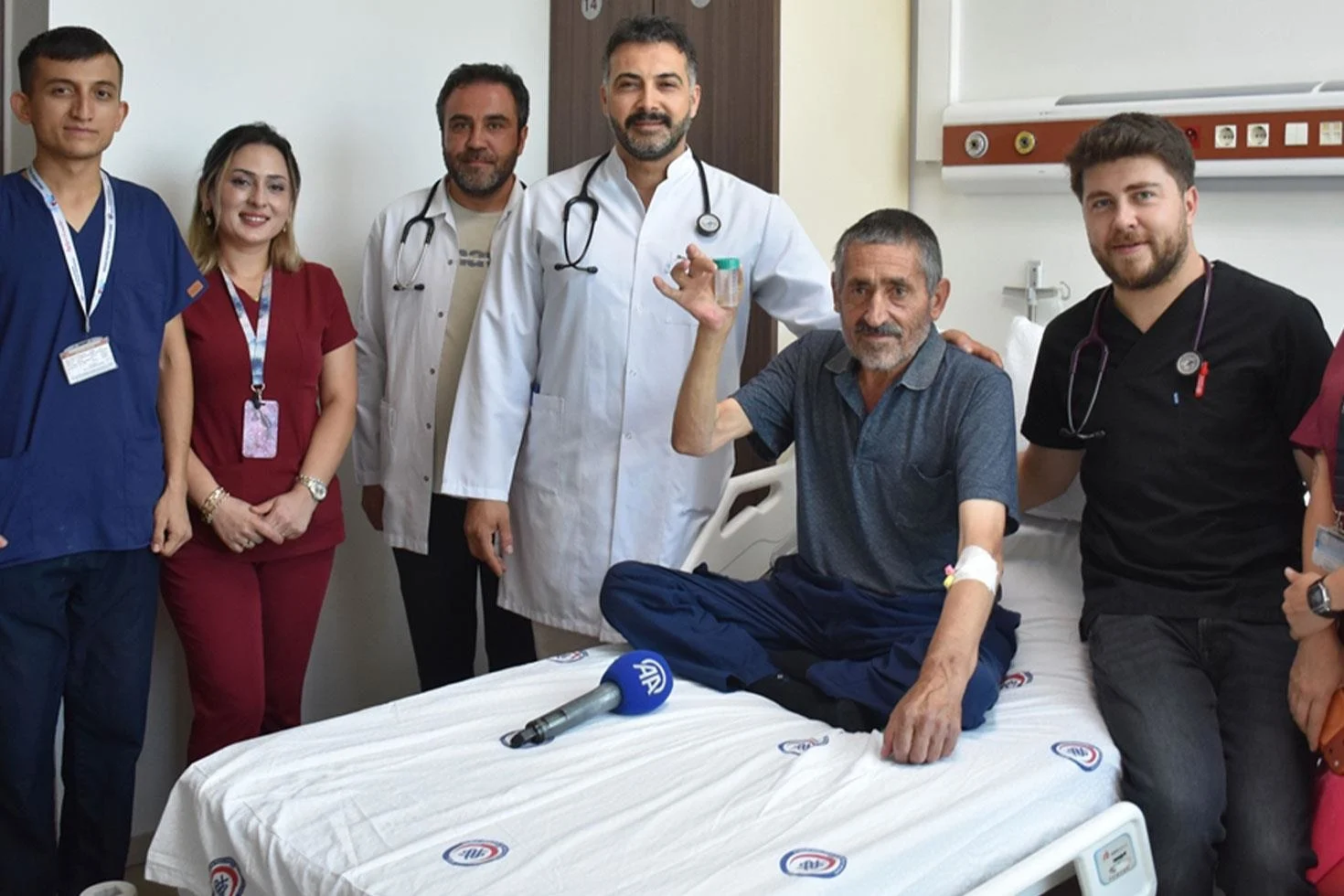 Öksürük ve yutkunamama şikayetiyle gitti, akciğerinden çıkan doktorları bile şaşkına çevirdi