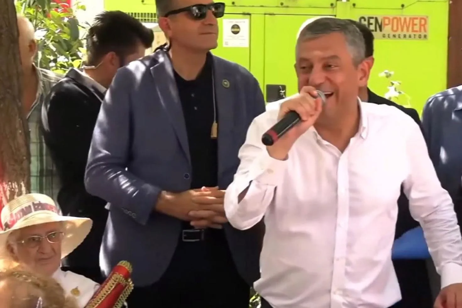 Özgür Özel’den olay gaf: Kendi kurduğu partinin adını unuttu
