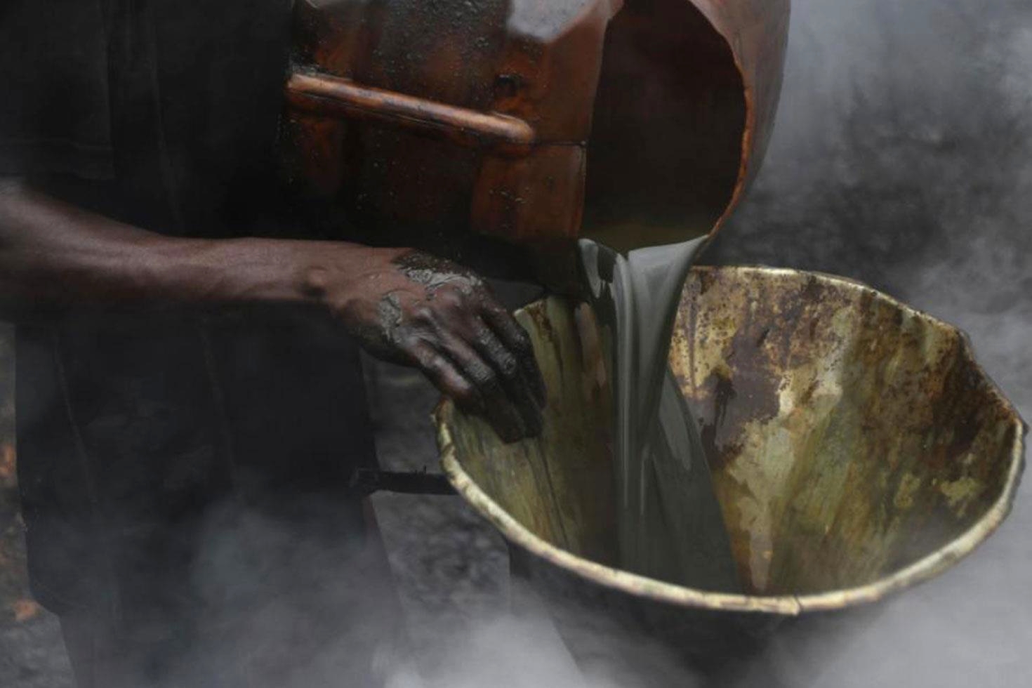Nijerya’da petrol hırsızlığı girişiminde bulunan 37 kişi zehirlenerek öldü