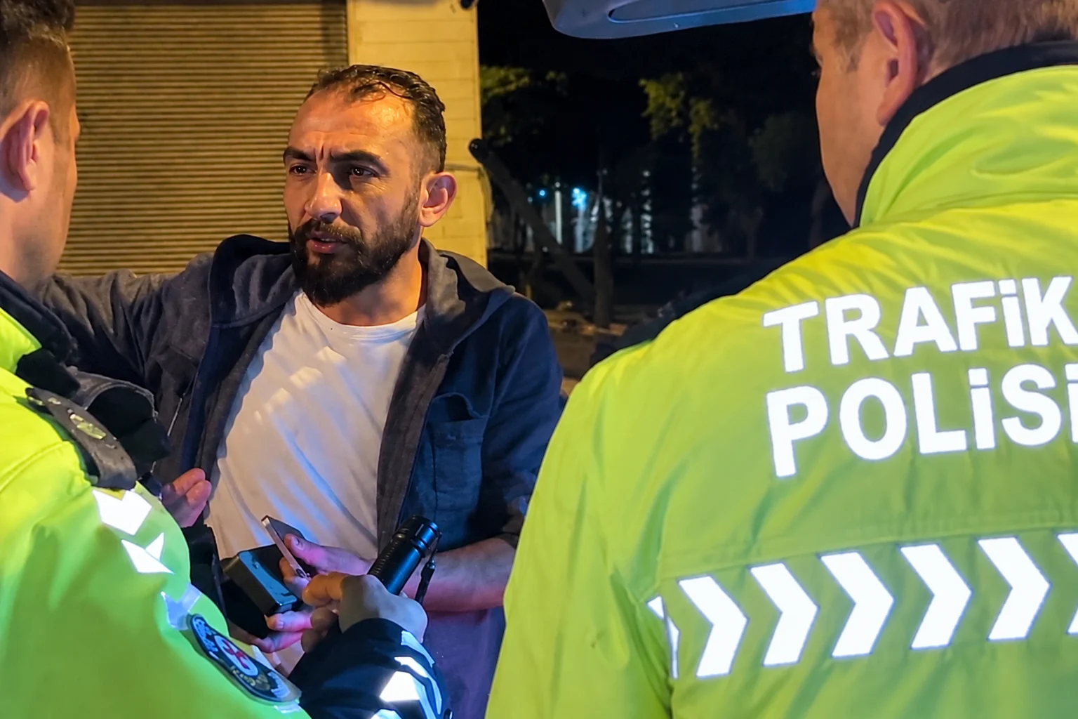 Alkollü yakalanan sürücü, ekiplere ‘abartmayın’ diyerek çıkıştı